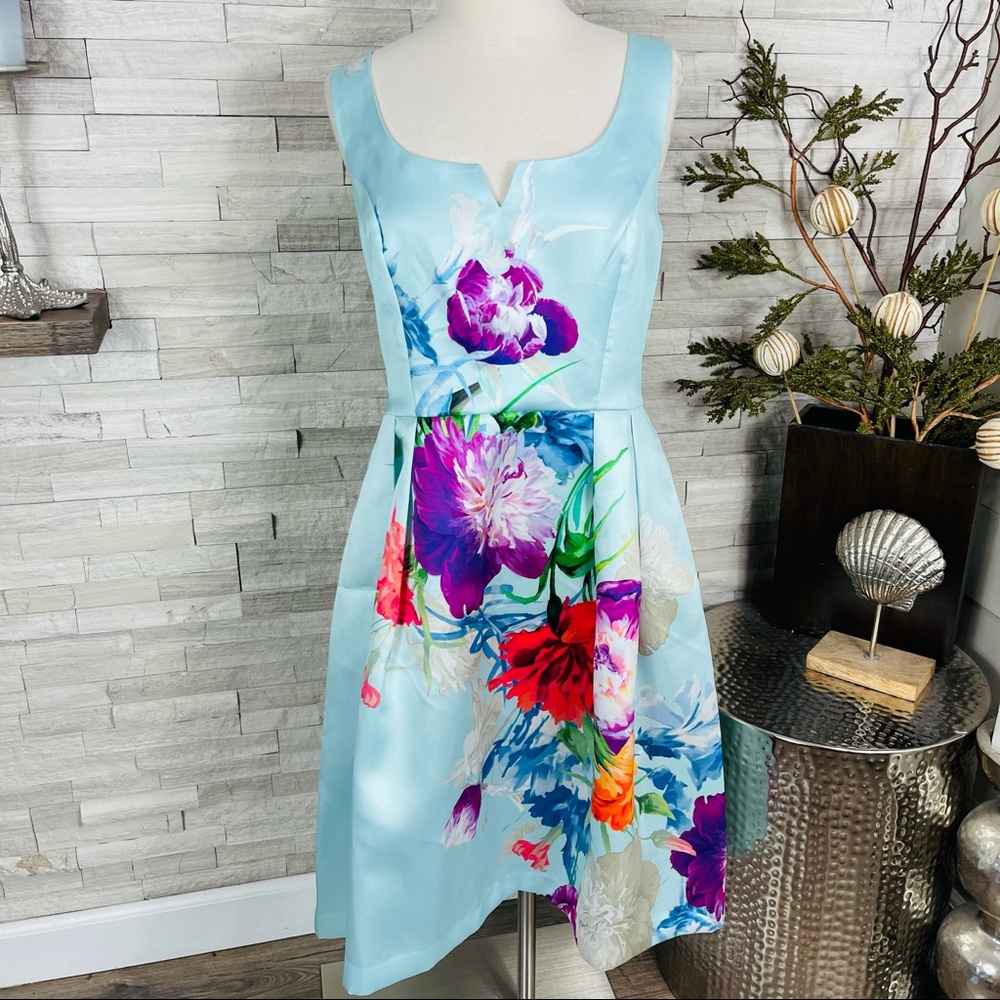 Luxe by Carmen Marc Valvo Size 8 EUC Light Blue Floral Printed Party Dress